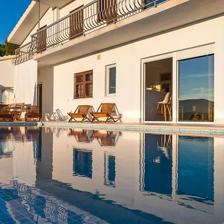 Seventh Heaven Villa *